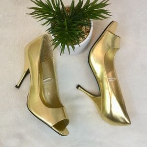 WET SEAL GOLD HEELS SIZE 8.5